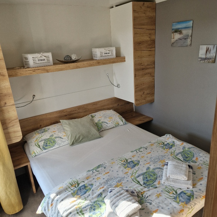 Albatross I - double bed in the mobile home bedroom