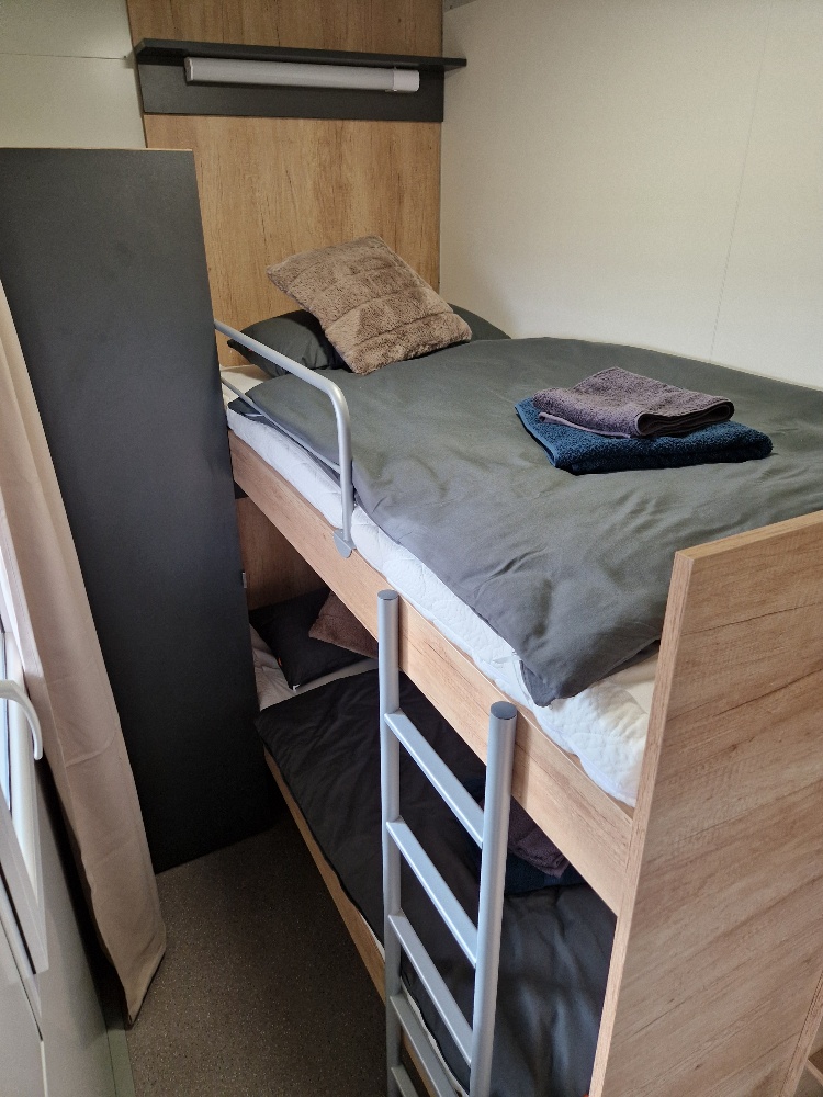 Albatross III - children’s room with bunk bed